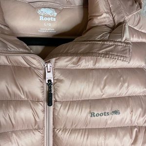 Ladies women Roots puffy down vest size large L 8 10 blush Like New jacket